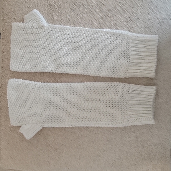 Montana Mitts - Picture 2 of 4